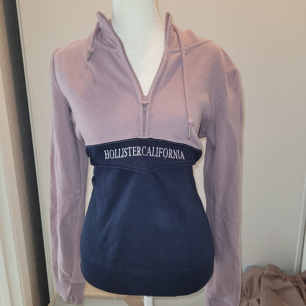 Women's Two-Tone Hollister Pullover Hoodie Front Pocket